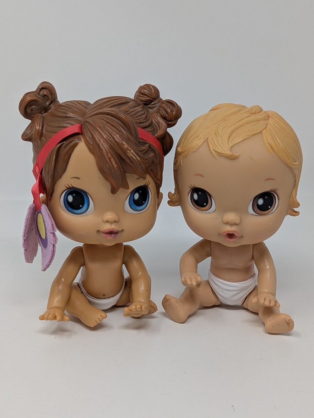 Baby Alive Crib Life Dolls Sarina Cutie & Makayla Song